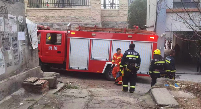 ����܇�S�����]4��2.5��ˮ������܇ 2.5��ˮ������܇�r�񡢅������DƬ����